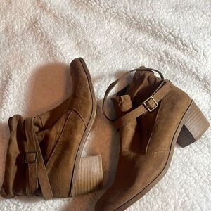 American Eagle boots size 11